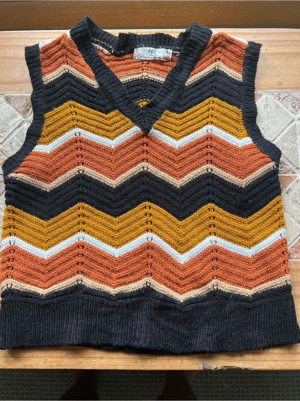 FCT Juniors S Multicolor Chevron Zigzag Knit V-Neck Sleeveless Sweater Vest #159